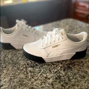 Women’s puma sneakers. Size 7. Worn 2x
